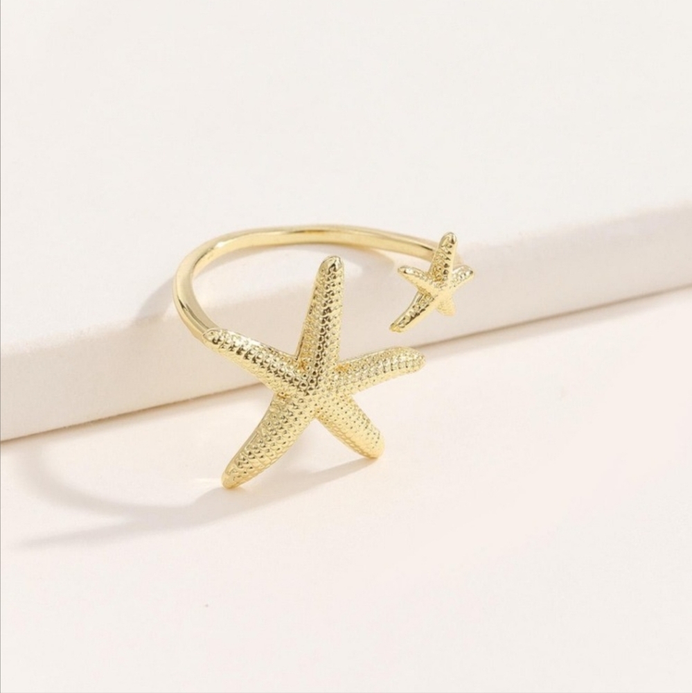 🌟🌟NEW🌟🌟PRETTY!! STARFISH Adjustable Ring in GOLD Plating - Picture 2 of 4
